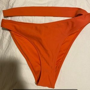 Swim bottoms with cutout